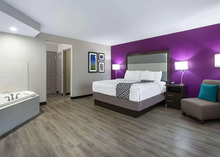 La Quinta By Wyndham Hotel