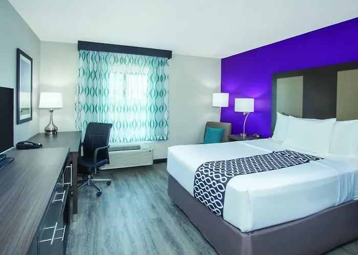 Hotel La Quinta By Wyndham 3*
